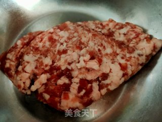 猪肉莲藕香芹水饺的做法步骤：3