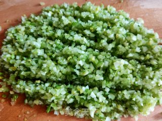猪肉莲藕香芹水饺的做法步骤：5