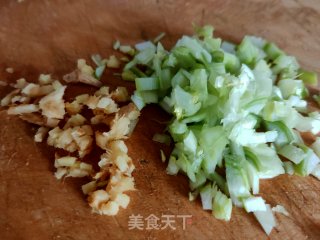 猪肉莲藕香芹水饺的做法步骤：6