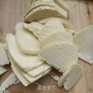 红油冬笋的做法步骤：2