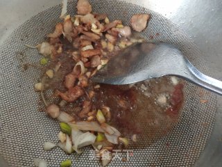 白菜粉条炖冻豆腐汤的做法步骤：3