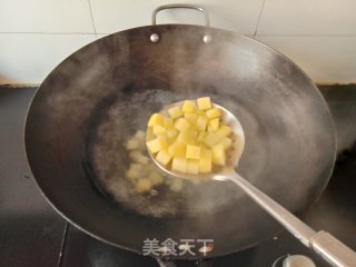 孜然土豆火腿肠的做法步骤：2