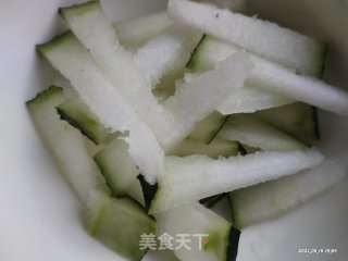 鲜虾焖冬瓜的做法步骤：1