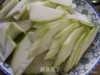 清炒胡瓜的做法步骤：1