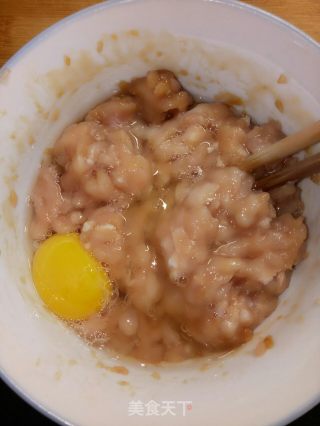 糖醋鸡肉丸的做法步骤：2