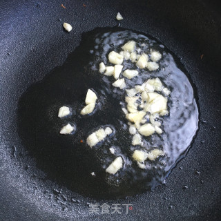 孜然豆皮炒韭菜的做法步骤：5
