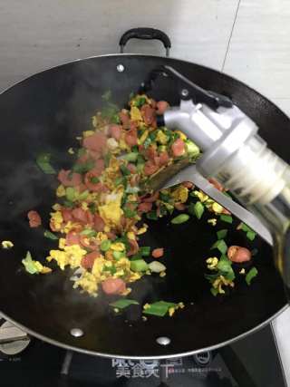 热狗肠炒鸡蛋的做法步骤：4