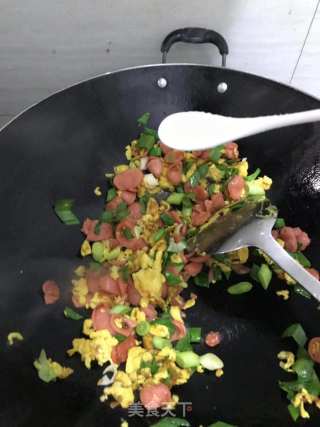 热狗肠炒鸡蛋的做法步骤：5