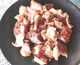 火麻油西红柿牛腩汤的做法步骤：2