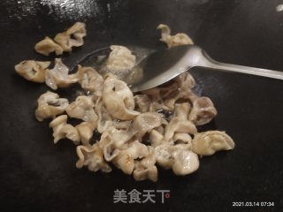肥肠炒莲藕的做法步骤：3