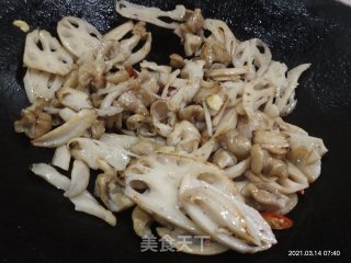 肥肠炒莲藕的做法步骤：6