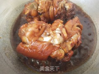 高压锅版红烧猪蹄的做法步骤：9