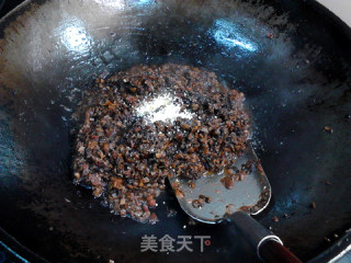 酱香腊肉蘑菇黑米饼的做法步骤：11