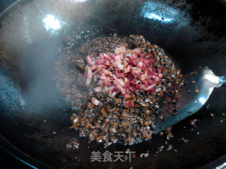 酱香腊肉蘑菇黑米饼的做法步骤：12