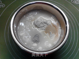 酱香腊肉蘑菇黑米饼的做法步骤：17