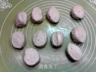 酱香腊肉蘑菇黑米饼的做法步骤：20