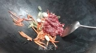 胡萝卜丝炒牛肉的做法步骤：5