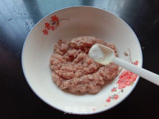 紫菜肉丸汤的做法步骤：2