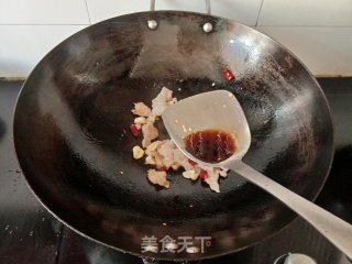 五花肉炒藜蒿的做法步骤：3