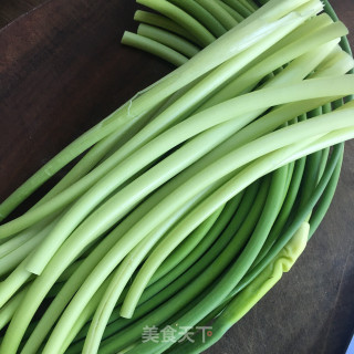 排骨土豆炖蒜苔的做法步骤：2