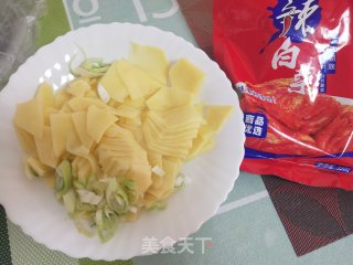 土豆片炒辣白菜的做法步骤：1