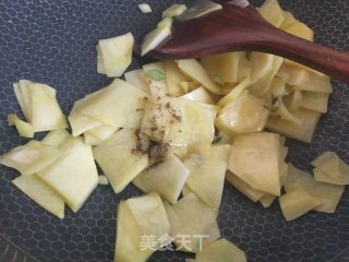 土豆片炒辣白菜的做法步骤：3