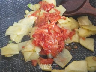 土豆片炒辣白菜的做法步骤：4