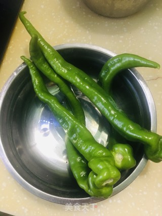清炒辣椒的做法步骤：1