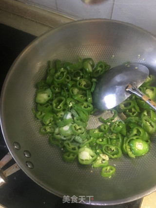 清炒辣椒的做法步骤：3