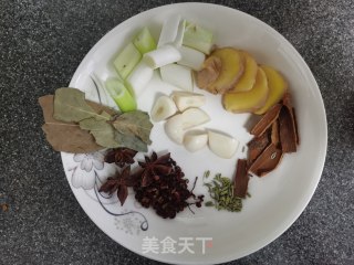 卤鸡腿+鹌鹑蛋的做法步骤：1