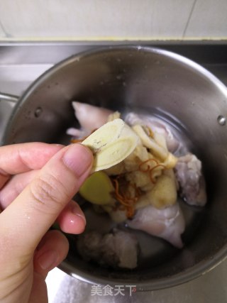 椰香猪蹄汤的做法步骤：6
