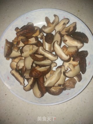 超下饭的胡萝卜香菇炒腐竹的做法步骤：3