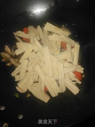 超下饭的胡萝卜香菇炒腐竹的做法步骤：13