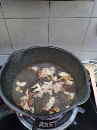 香菇瘦肉汤米粉的做法步骤：6