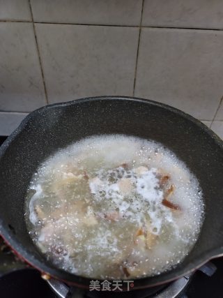 香菇瘦肉汤米粉的做法步骤：7