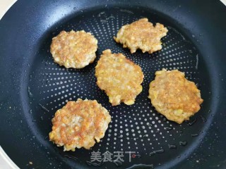 香煎笋虾肉饼的做法步骤：8