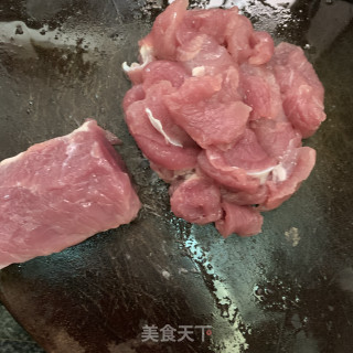 鹿茸菇炒里脊肉的做法步骤：1