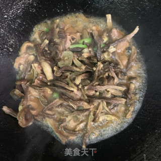 鹿茸菇炒里脊肉的做法步骤：7