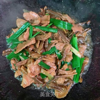 鹿茸菇炒里脊肉的做法步骤：10