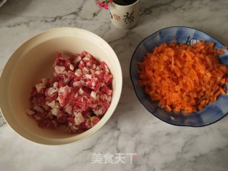 驴肉胡萝卜馅包子的做法步骤：1