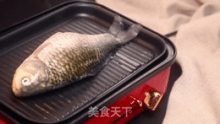 想喝鱼汤怕腥？这道萝卜丝鲫鱼汤试一下，鲜美奶白，好喝不腻人的做法步骤：2