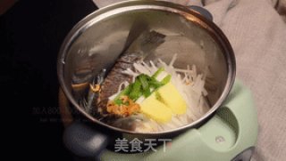 想喝鱼汤怕腥？这道萝卜丝鲫鱼汤试一下，鲜美奶白，好喝不腻人的做法步骤：4