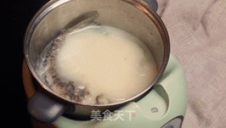 想喝鱼汤怕腥？这道萝卜丝鲫鱼汤试一下，鲜美奶白，好喝不腻人的做法步骤：6