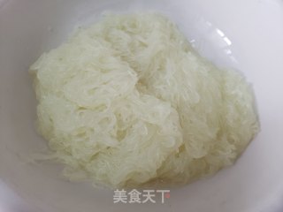 菠菜红萝卜拌粉丝的做法步骤：2