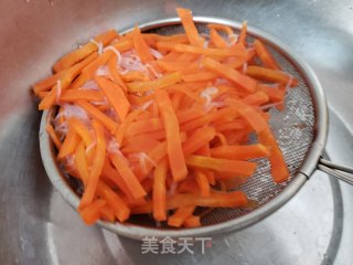 菠菜红萝卜拌粉丝的做法步骤：4