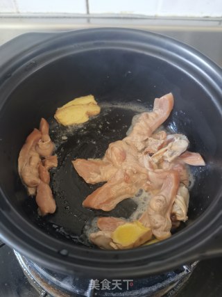 蚌肉海虹煲鹌鹑鸡的做法步骤：5