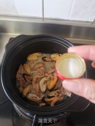 蚌肉海虹煲鹌鹑鸡的做法步骤：7