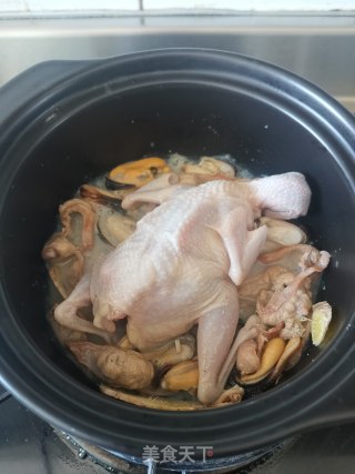 蚌肉海虹煲鹌鹑鸡的做法步骤：8
