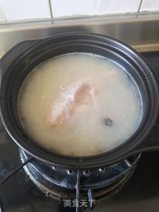 蚌肉海虹煲鹌鹑鸡的做法步骤：9