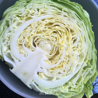 糖醋卷心菜的做法步骤：1